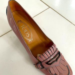 Todd’s patent leather pump